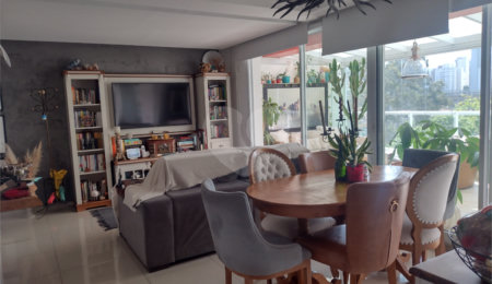 Apartamento à venda com 2 suítes em Campo Belo, São Paulo, SP