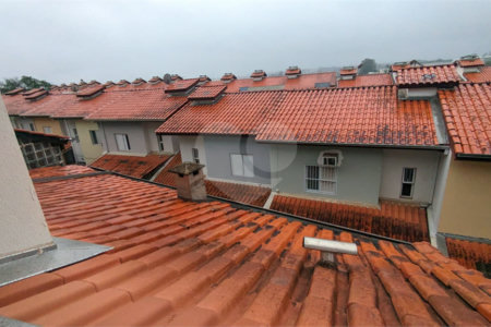 Casa à venda com 2 quartos, sendo 1 suíte, no condomínio Residencial Viva Vida, Cotia - SP