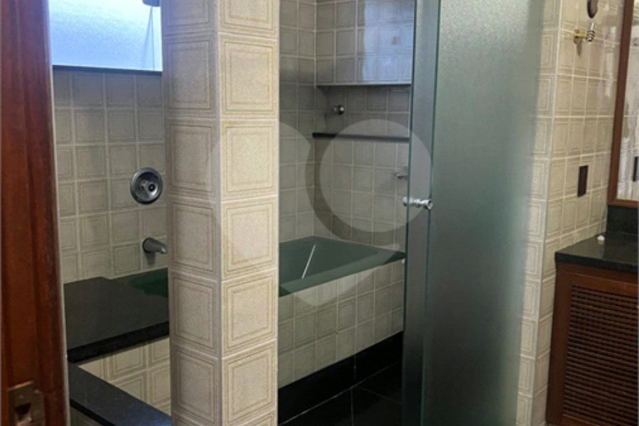 Sobrado à venda com 4 quartos, sendo 3 suítes, em Santana, São Paulo, SP