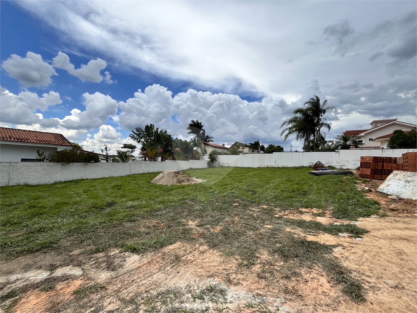 Terreno à venda no condomínio Residencial Saint Charbel, Araçoiaba da Serra - SP