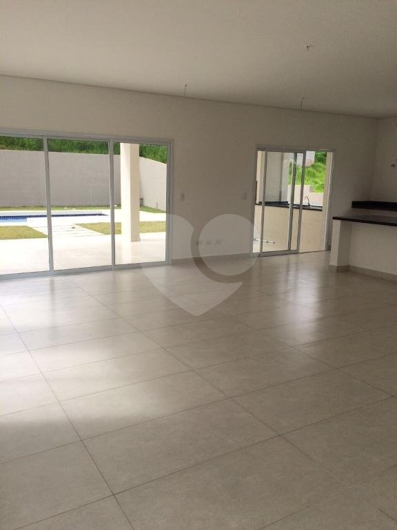 Casa à venda com 4 suítes no condomínio Santa Maria, Cotia - SP