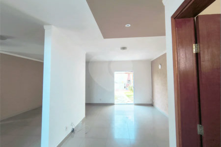Casa com Suíte Master, Closet, Piscina e Espaço Gourmet Próxima ao Parque Ecológico- 03 quartos -com quintal