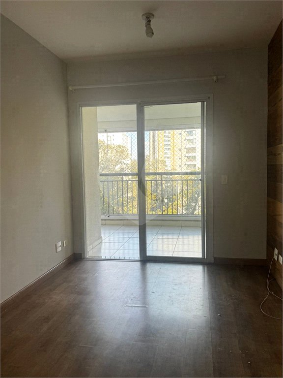 Apartamento para alugar com 3 quartos, sendo 1 suíte, em Parque Reboucas, São Paulo, SP