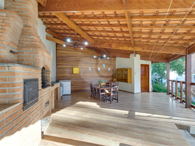Casa Térrea à venda com 3 quartos, sendo 1 suíte,  em Interlagos, São Paulo, SP