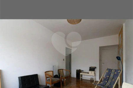 Apartamento à venda com 3 quartos, sendo 1 suíte,  em Aclimação, São Paulo, SP
