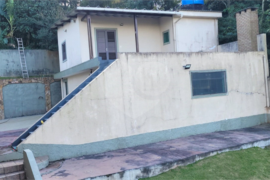 Casa à venda com 5 quartos, sendo 2 suítes, no condomínio Alpes da Cantareira, Mairiporã - SP