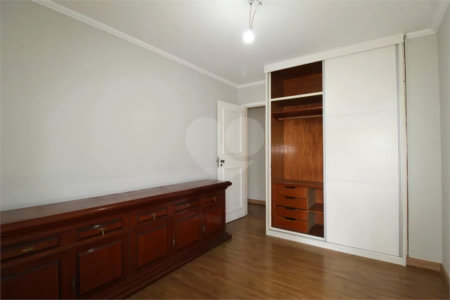 Apartamento à venda com 3 quartos, sendo 1 suíte,  em Vila Uberabinha, São Paulo, SP