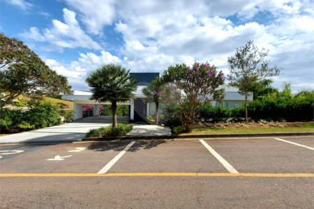 Casa à venda ou para alugar com 4 suítes no condomínio Jardim Primavera, Louveira - SP