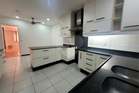 Apartamento à venda com 4 quartos, sendo 1 suíte, em Copacabana, Rio de Janeiro, RJ