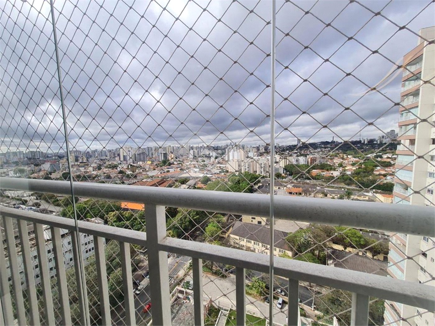 Apartamento à venda com 3 quartos, sendo 1 suíte,  em Vila Anastácio, São Paulo, SP