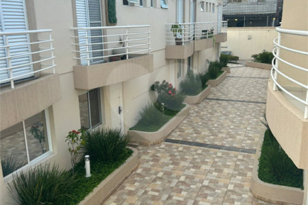 Casa à venda com 3 quartos, sendo 1 suíte, no condomínio Residencial Villa Felicitá Ii, São Paulo - SP