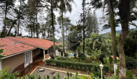 Casa à venda ou para alugar com 5 quartos em Roseira, Mairiporã, SP