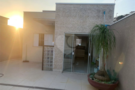 Linda casa Mobiliada e com piscina - Nova Cerejeiras - Atibaia