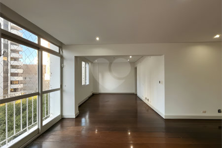 Apartamento à venda com 3 quartos, sendo 1 suíte, em Cerqueira César, São Paulo, SP