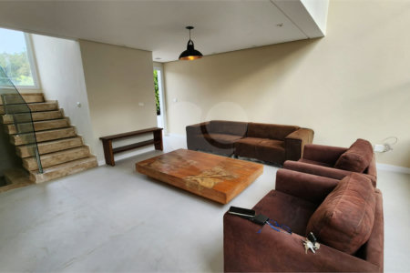 Casa à venda com 5 quartos, sendo 2 suítes, no condomínio Residencial Jardim Primavera, Louveira - SP