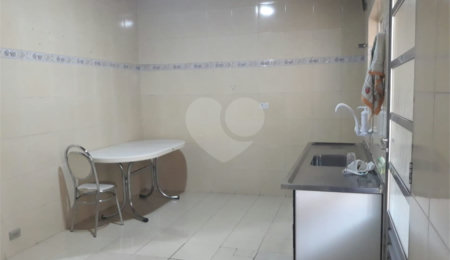 Casa à venda com 4 quartos, sendo 1 suíte,  no Centro, São Roque, SP