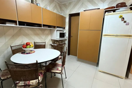 Casa à venda com 4 quartos, sendo 2 suítes,  em Lar São Paulo, São Paulo, SP