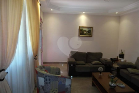 Sobrado à venda com 3 quartos, sendo 2 suítes, em Vila Júlia, Poá, SP