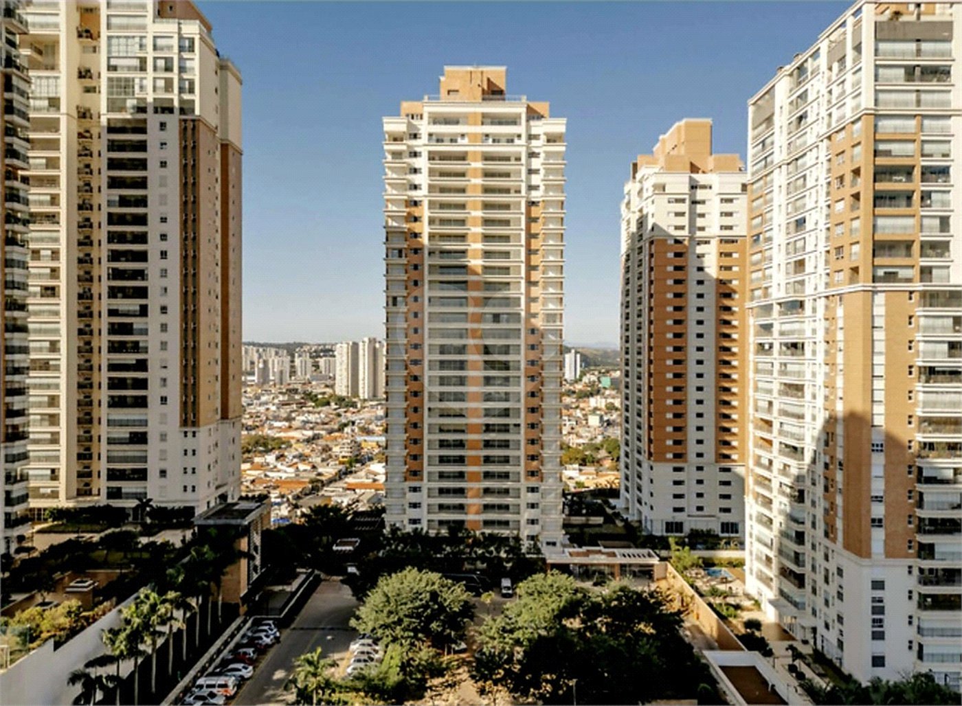 Triplex à venda com 4 suítes em Anhangabaú, Jundiaí, SP