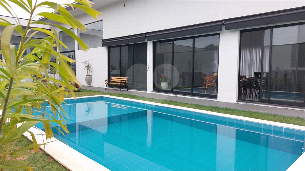 Casa à venda ou para alugar com 4 quartos, sendo 3 suítes, no condomínio Figueira Garden, Atibaia - SP