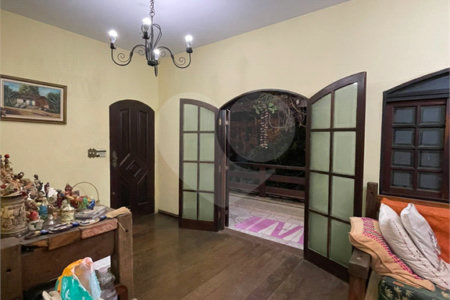 Sobrado à venda com 4 quartos, sendo 1 suíte,  em Vila Suissa, Mogi das Cruzes, SP
