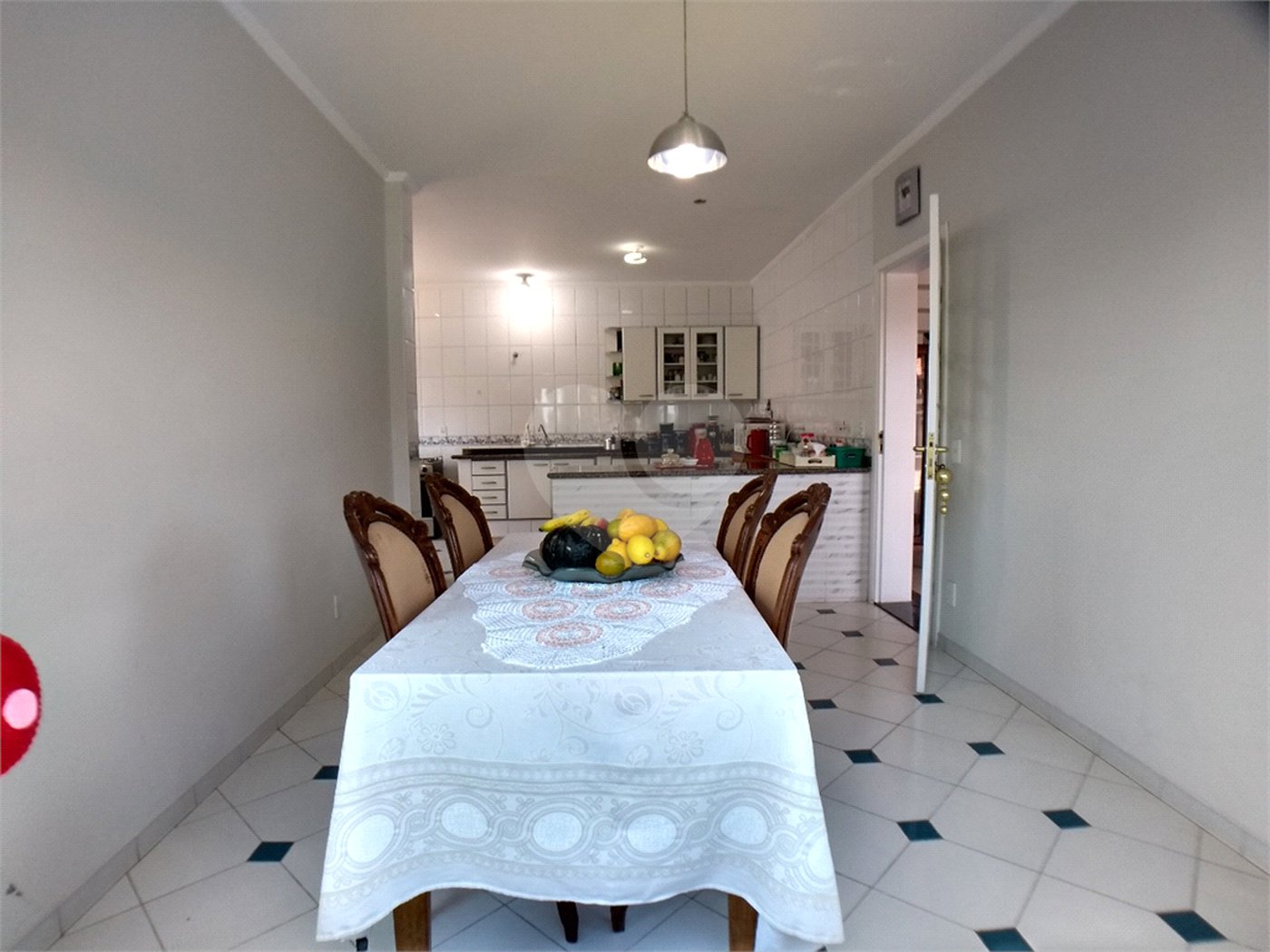 Casa à venda com 3 quartos, sendo 2 suítes,  no condomínio Vila Hípica I, Vinhedo - SP