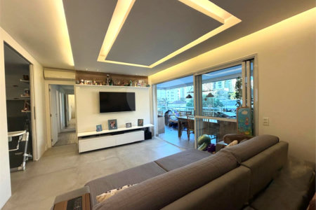 Apartamento à venda com 3 quartos, sendo 1 suíte,  em Alto da Boa Vista, São Paulo, SP