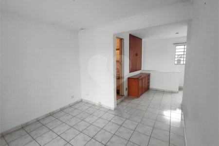 Sobrado à venda com 3 quartos, sendo 1 suíte, em Vila Constança, São Paulo, SP