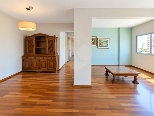Apartamento à venda com 2 quartos, sendo 1 suíte,  em Chácara Santo Antônio (zona Sul), São Paulo, SP