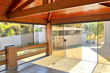 Casa à venda com 4 quartos, sendo 2 suítes, no condomínio Estância Marambaia, Vinhedo - SP