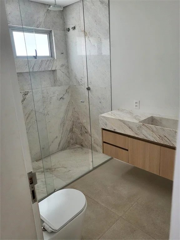 Sobrado à venda ou para alugar com 3 quartos, sendo 1 suíte, em Água Branca, São Paulo, SP