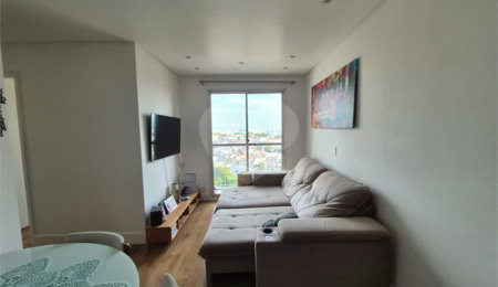 Apartamento à venda com 3 quartos, sendo 1 suíte,  em Parque Maria Domitila, São Paulo, SP