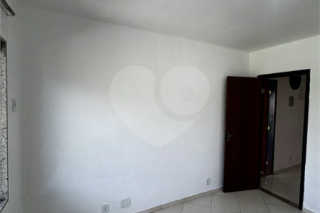 Casa à venda com 3 quartos, sendo 1 suíte, no condomínio Village da Posse, Rio de Janeiro - RJ