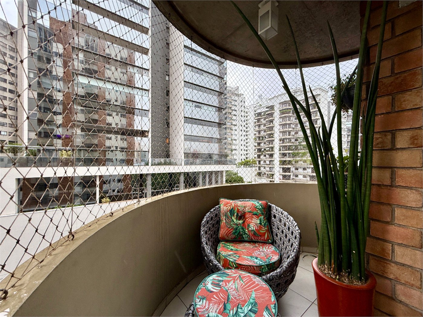 Apartamento à venda com 3 suítes em Campo Belo, São Paulo, SP
