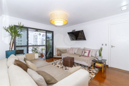Apartamento à venda com 4 quartos, sendo 1 suíte, em Indianópolis, São Paulo, SP