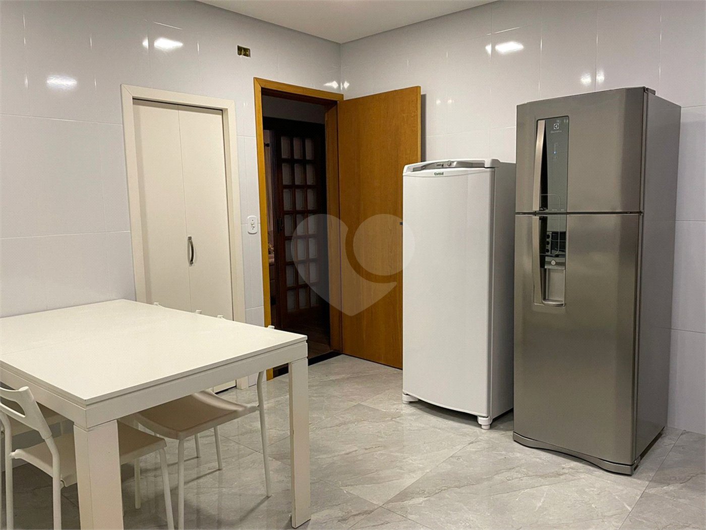Sobrado à venda com 5 quartos, sendo 1 suíte, em Alto da Boa Vista, São Paulo, SP