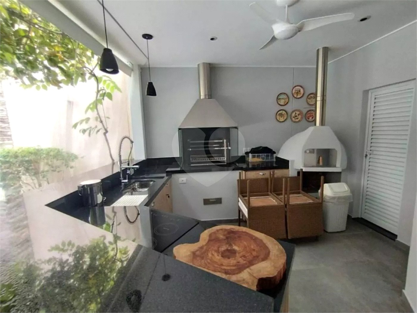 Casa à venda ou para alugar com 4 suítes no condomínio Solares Vila Europa, São Paulo - SP