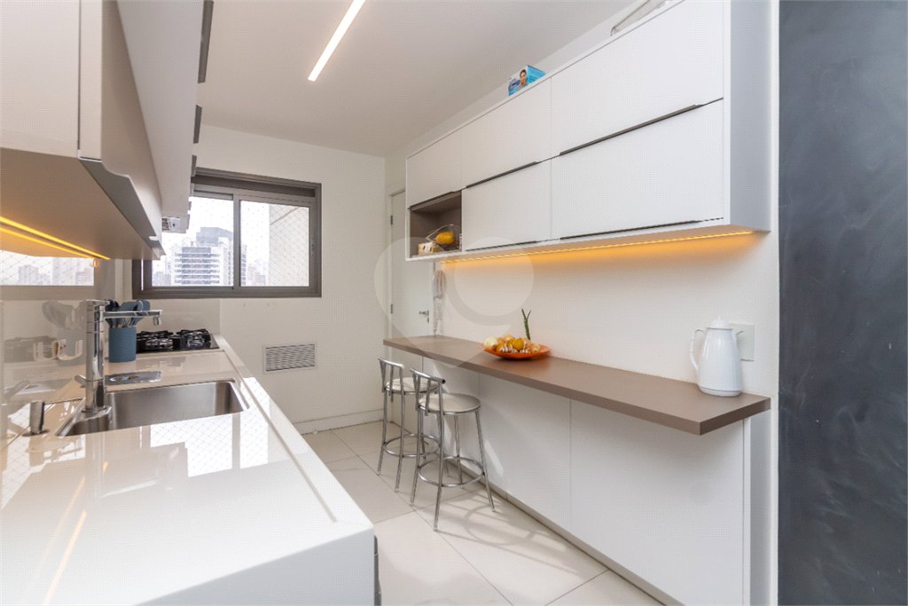 Apartamento à venda com 4 quartos, sendo 2 suítes, em Jardim Prudência, São Paulo, SP