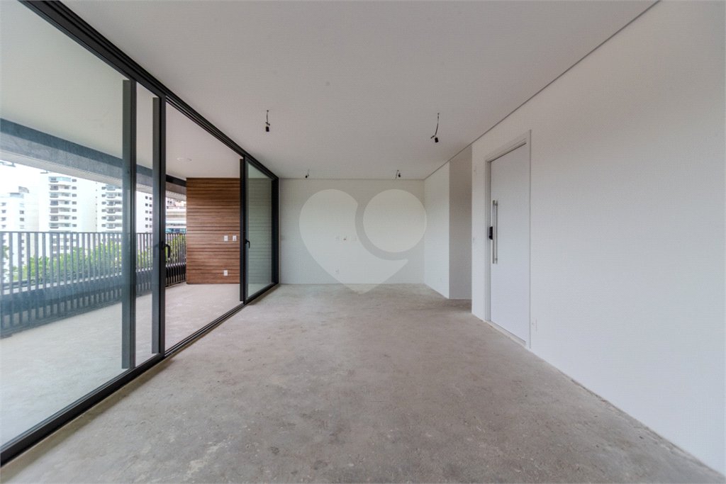 Apartamento à venda com 3 suítes em Vila Nova Conceição, São Paulo, SP