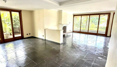 Sobrado à venda com 5 quartos, sendo 3 suítes,  em Jardim Leonor, São Paulo, SP