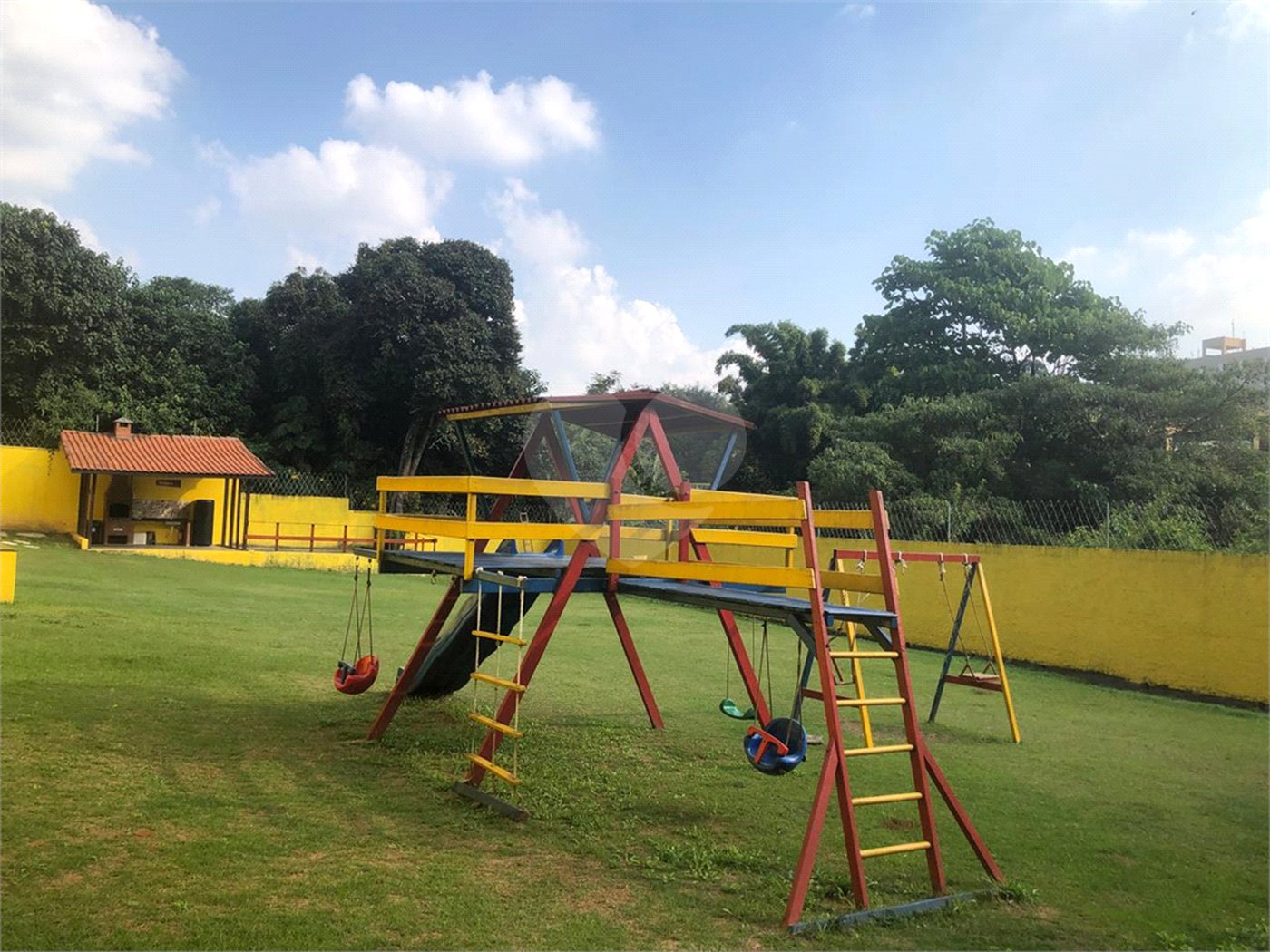 Casa à venda com 2 quartos no condomínio Residencial Armênia, Ferraz de Vasconcelos - SP