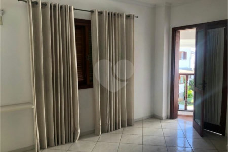 Casa à venda com 4 suítes no condomínio Vila das Emboabas, São Paulo - SP