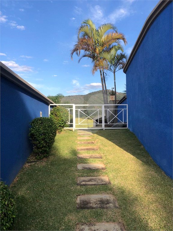 Casa à venda com 4 suítes no condomínio Osato, Atibaia - SP