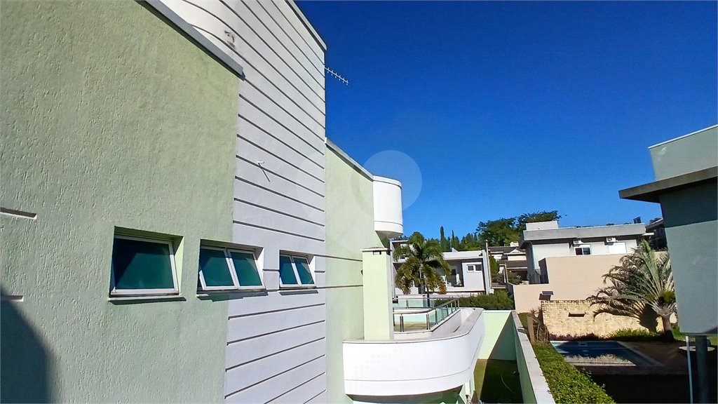 Casa à venda com 3 suítes no condomínio Figueira Garden, Atibaia - SP
