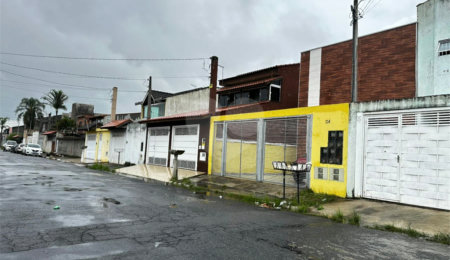 Casa à venda com 8 quartos no condomínio Quaresmeira, Suzano - SP