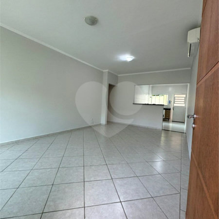 Casa à venda com 3 quartos, sendo 1 suíte, no condomínio Bella Vita, Atibaia - SP