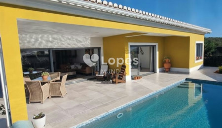 Casa com 3 quartos à venda em Mexilhoeira Grande, Portimão, Portugal – Piscina