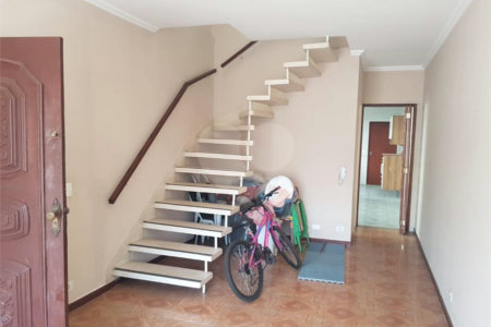Sobrado à venda com 3 quartos, sendo 1 suíte, em Cidade Vargas, São Paulo, SP