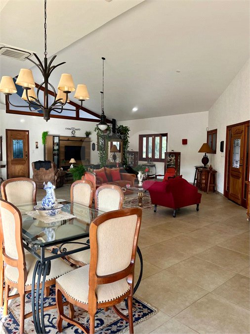 Casa à venda com 4 suítes no condomínio Residencial Vale das Laranjeiras, Indaiatuba - SP