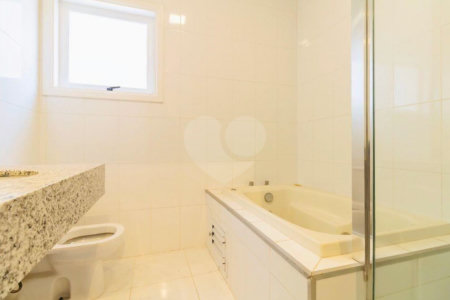 Casa à venda com 3 quartos, sendo 1 suíte,  no condomínio Reserva do Visconde, São Paulo - SP
